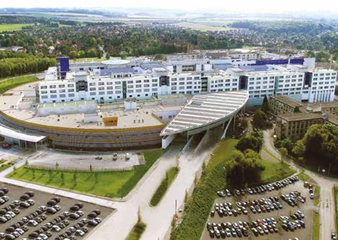Les 122 000 m2 de construction neuve ouvrent leurs portes aux publics dés le 8 septembre 2014.