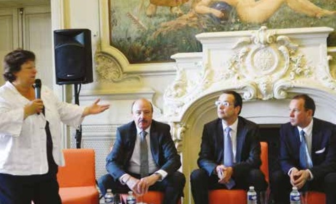 Brigite Fouré, maire d’Amiens, entourée par Alain Gest, président d’Amiens Métropole, Stéphane Conty, membre du bureau de la CCI et Pascal Fradcourt, vice-président d'Amiens Métropole en charge du développement économique.