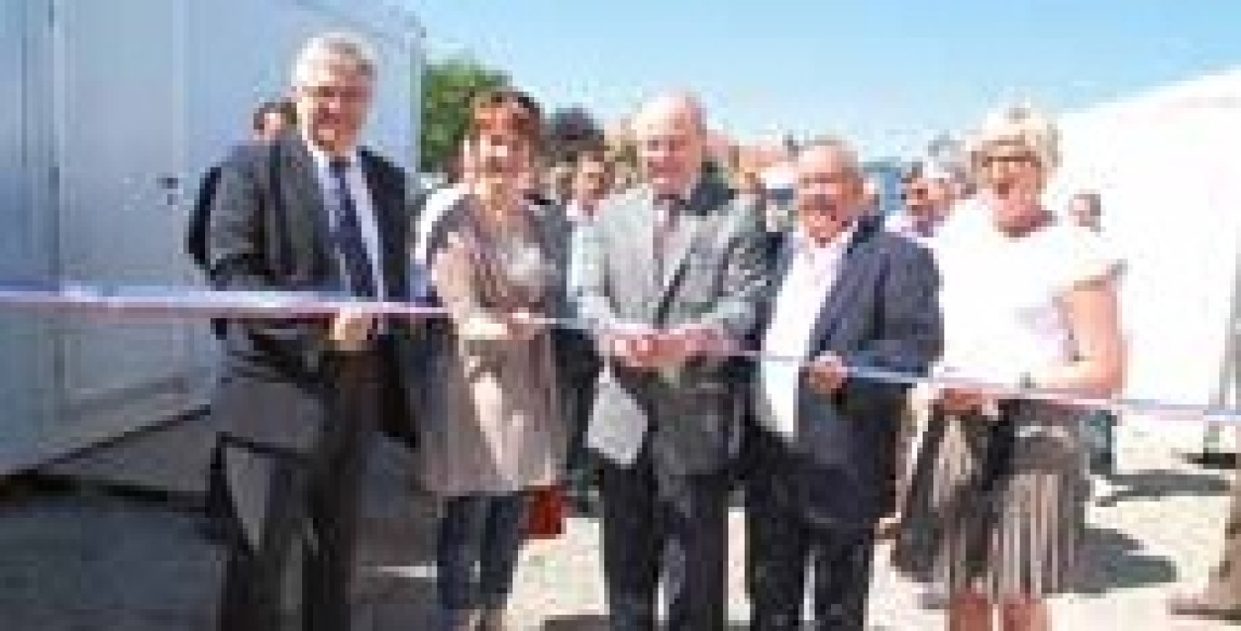 De gauche à droite, Didier Brognard (Biosol), Mireille Hingrez-Céréda, vice-présidente de la communauté d’agglomération du Boulonnais, le sous-préfet Philippe Dieudonné, Christian Baly, maire de Saint-Martin-Boulogne, Michèle Augé (Panier de la mer).