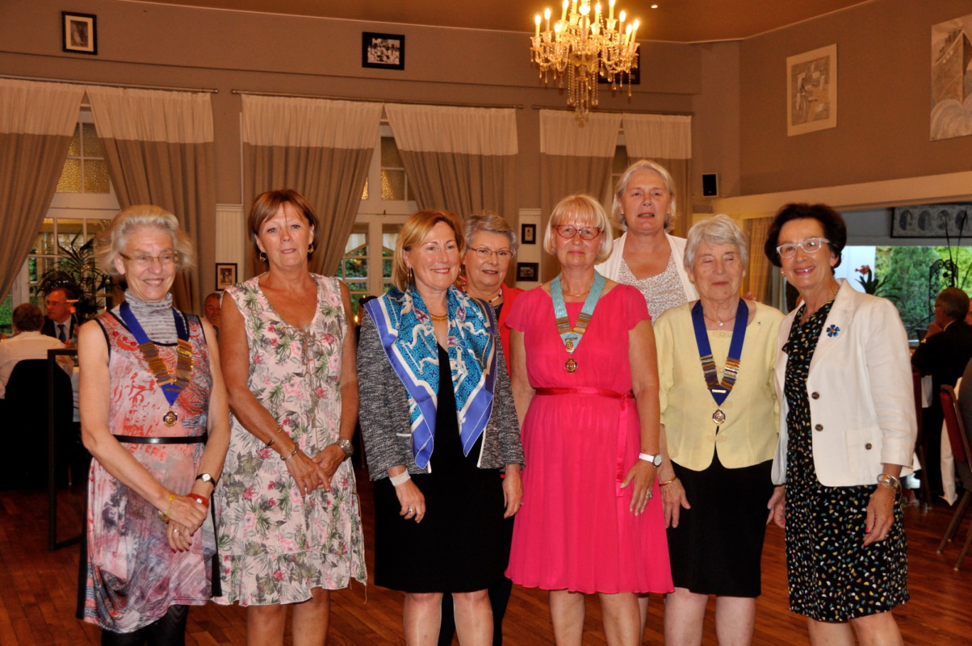 Après la transmission du collier de gouverneur, l’équipe du District 67 d’International Inner Wheel a pris la pose : de gauche à droite, Véronique Descamps, éditrice, Fernande Bourlet, relations internationales, Marie-Lise Baly, immédiate past Gouverneur, Danielle Dubois, trésorière, Anne-Marie Lambin, gouverneur, Danièle Solau, protocole, Janine Le Gentil, responsable internet, Véronique Wilhelem, vice-gouverneur.