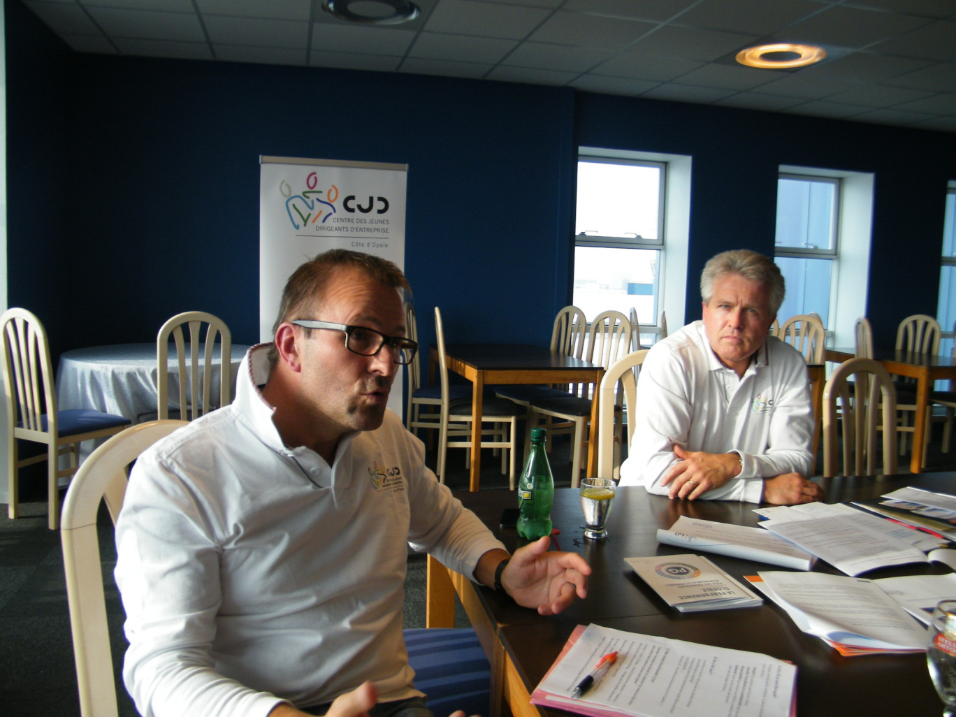 « A droite, Stéphane Gloriant, président du CJD Cote d'Opale avec Pascal Bach, membre du bureau ».
