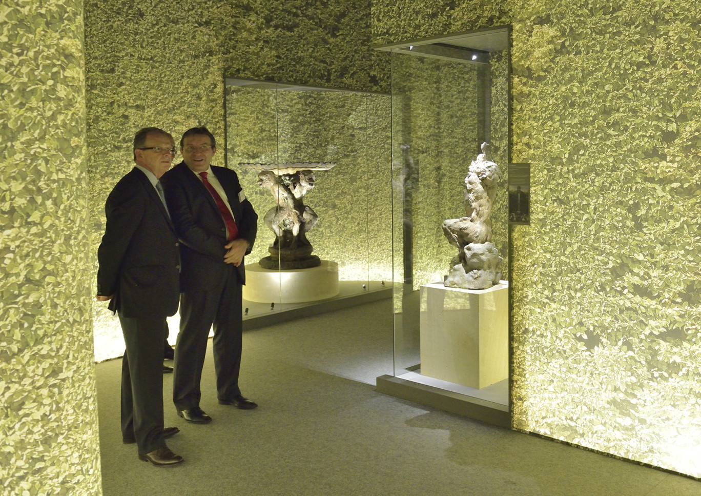 Bernard Pacory et François Macé, respectivement président et directeur général du Crédit Agricole Nord de France, ont découvert avec ravissement l’exposition Arras en 100 chefs d’œuvre.