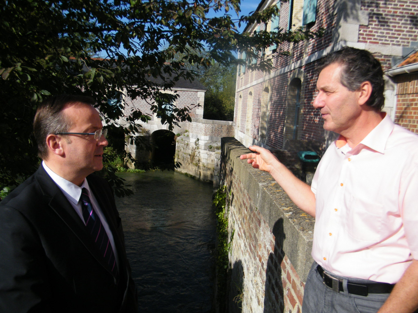 « (A gauche) Stéphane Saint-André, président de VNF et Pascal Sailliot, président de la fédération départementale de la pêche ».
