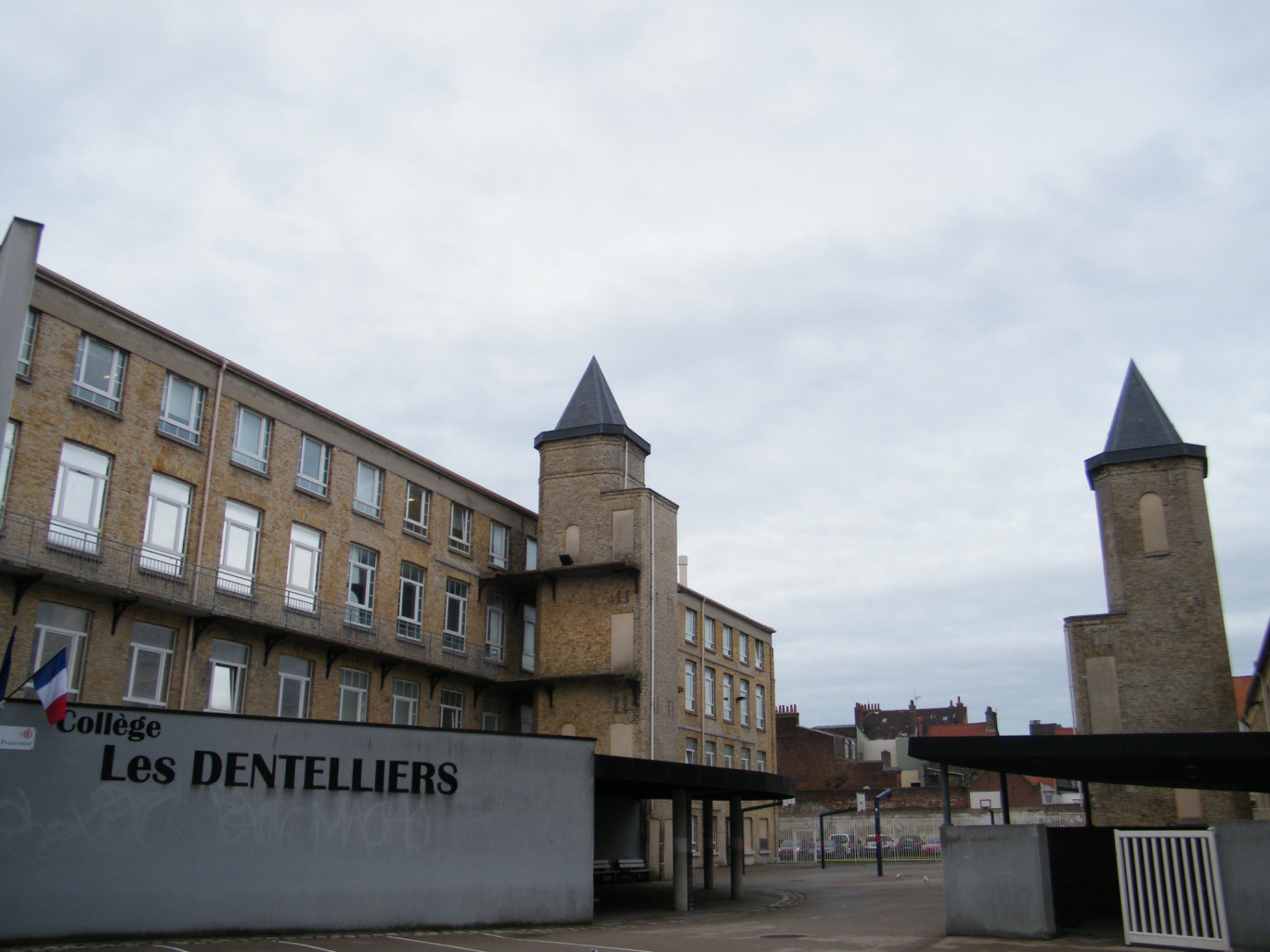 « Le collège des Dentelliers à Calais ».