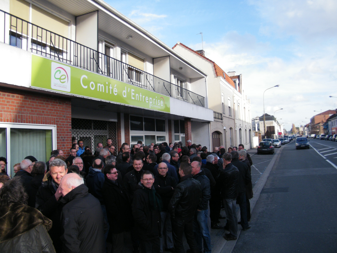 « Devant le Comité d'Entreprise d'Arc International ».