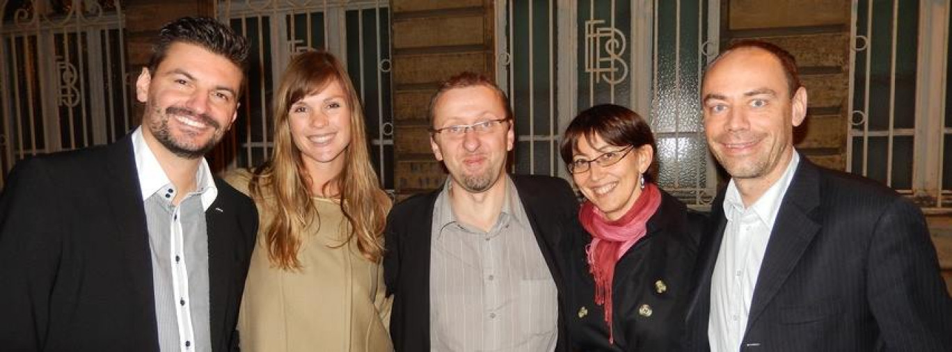 Le nouveau bureau de la Jeune chambre économique d’Arras comprend (de gauche à droite) : Stéphane Dessenne, vice-président communication/développement, Candice Dubois, vice-présidente partenariat et trésorière, Philippe Erouart, président 2015, Delphine Bourgeois, vice-présidente formation et secrétaire, et Jean-Raymond Fayat, vice-président actions.