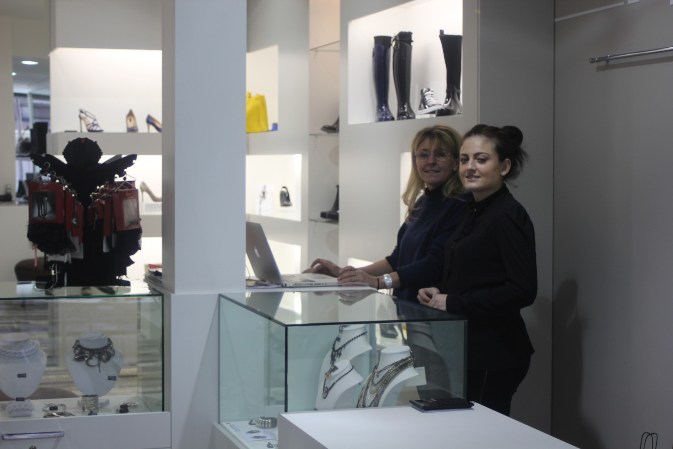 Claudia Marle et sa fille, responsable de la boutique, ont misé sur les chaussures de marque et de qualité.