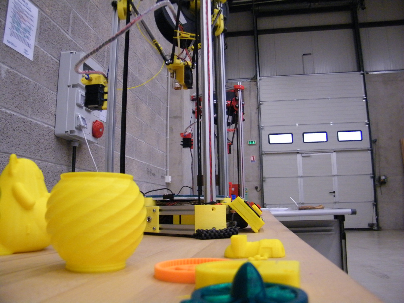 « L'atelier 4 de la pépinière d'entreprise consulaire de Calais accueille depuis le 12 janvier dernier le premier Fab Lab de la Cote d'Opale ».