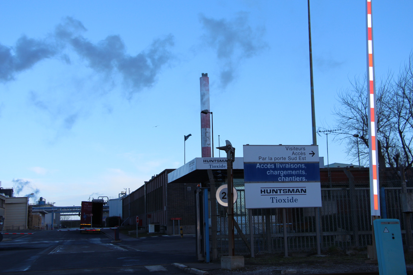 « Le site du géant américain de la chimie Huntsmann-Tioxide à Calais emploie 320 personnes ».