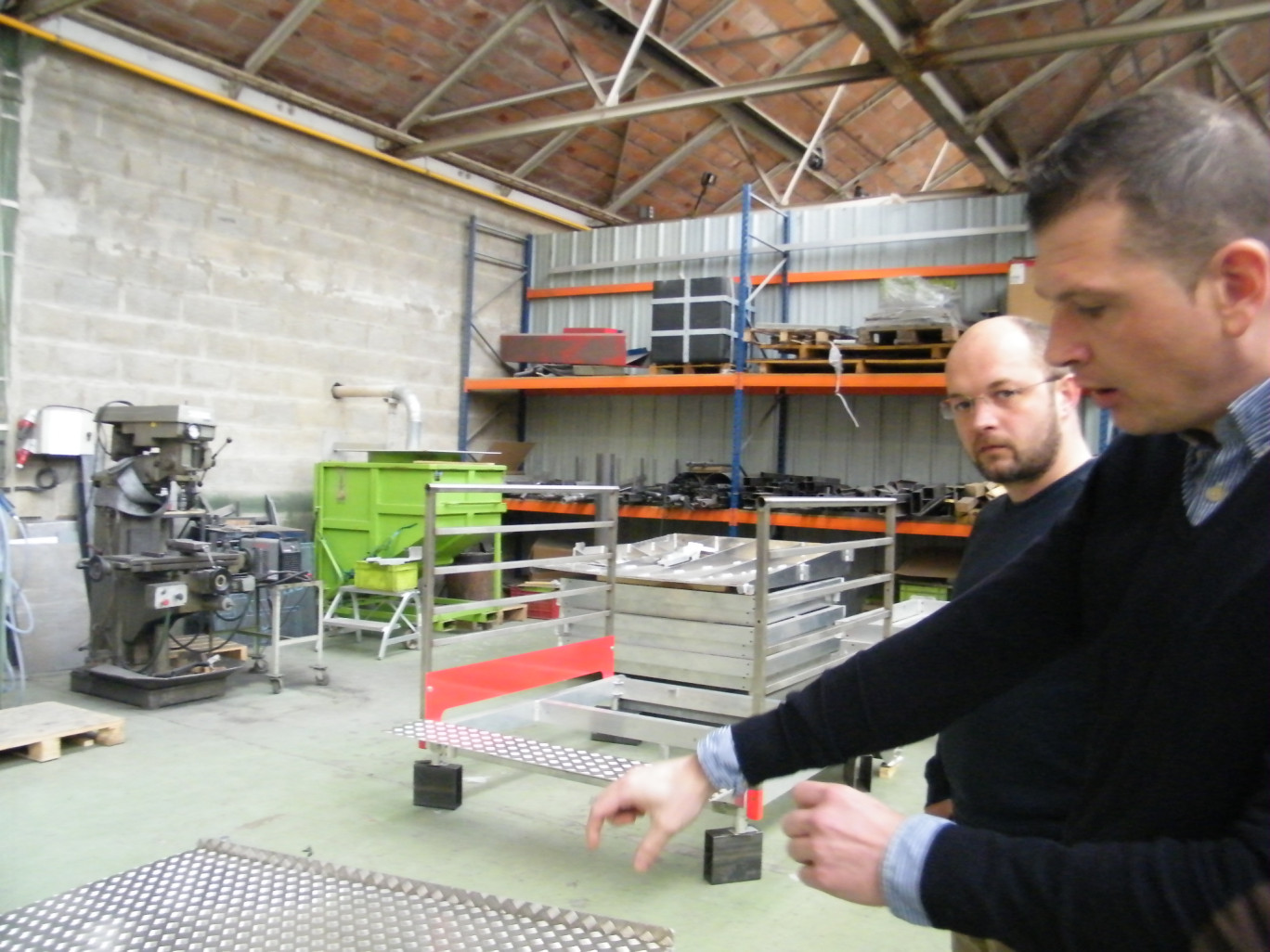 « Devant une partie des pièces installation d’accessibilité, Nicolas Busignies, chargé d'affaire chez Portakabin, à Calais dans les ateliers de l'APF ».