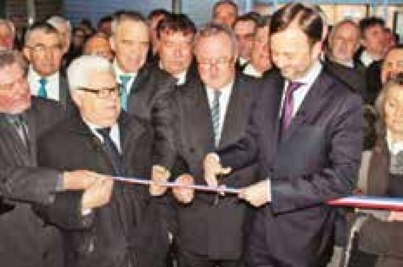 Le coupé de ruban lors de l’inauguration officielle.