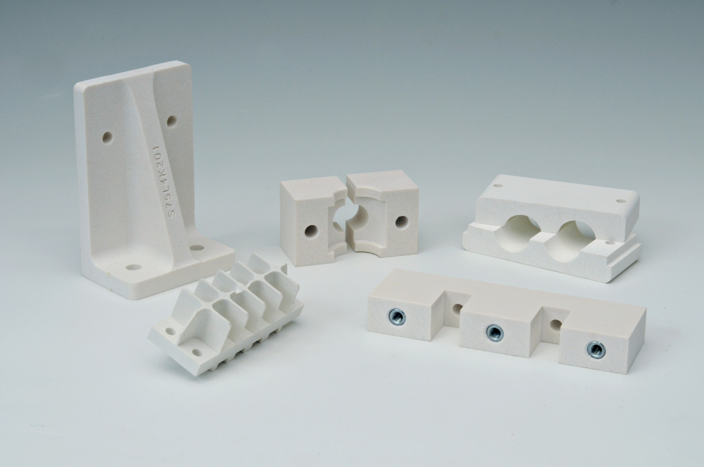 Des pièces usinées en matériaux composites provenant de l’entreprise ICTDP de Lallaing (photo crédit ICTDP).