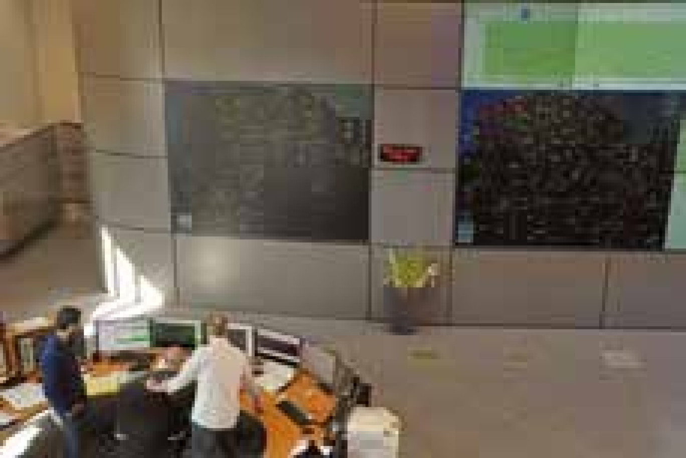 La surveillance du réseau électrique demande une vigilance toute particulière étant donné les risques liés aux lignes à haute tension, par temps d’orage, par exemple.