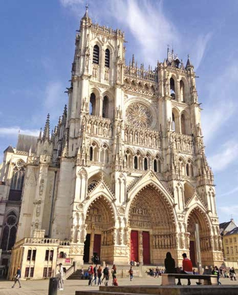 La cathédrale d'Amiens est la plus vaste de France avec ses 200 000 m3 de volumes intérieurs.