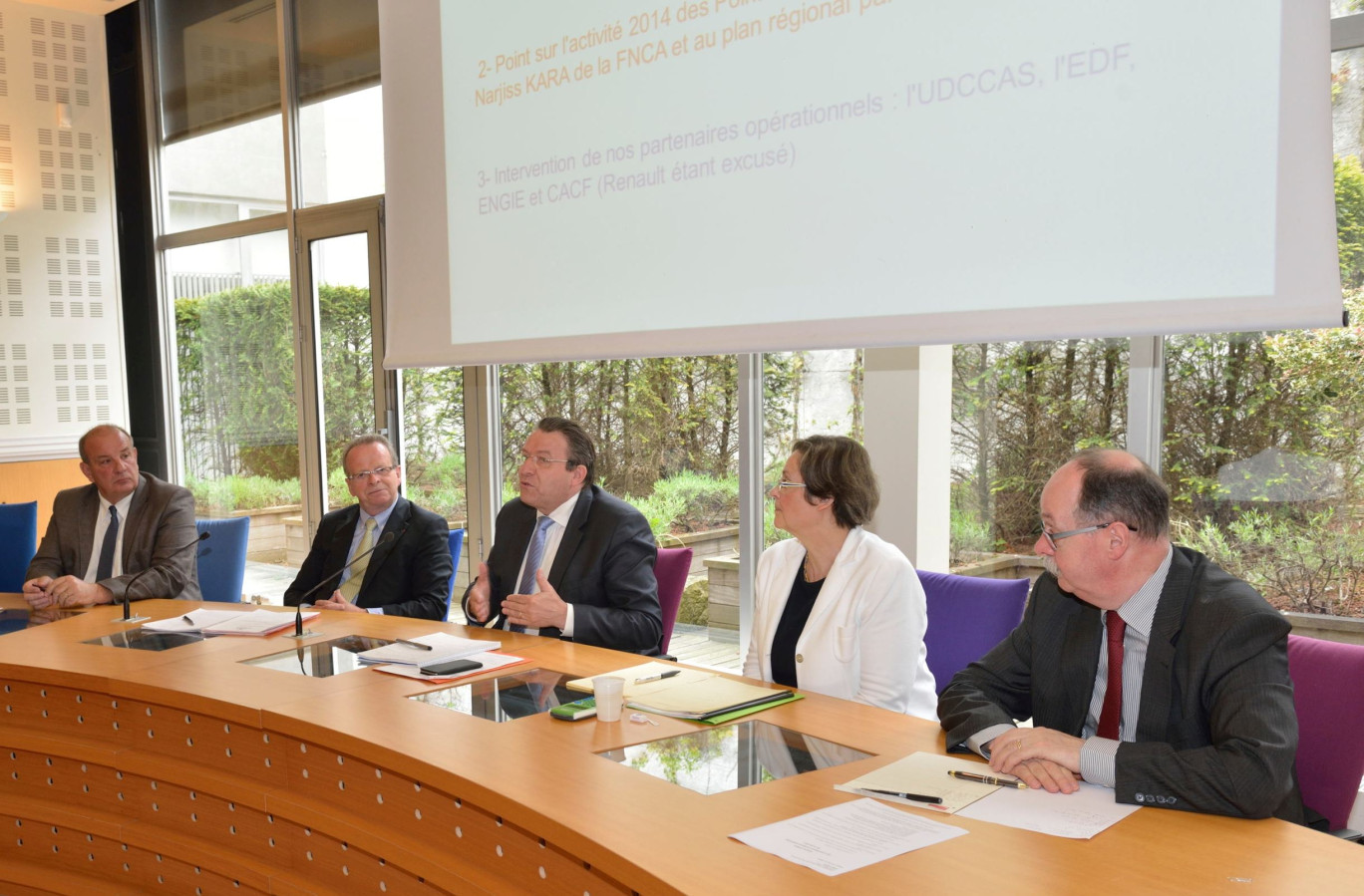 Lors de l’assemblée générale (de gauche à droite) : Bertrand Gosse de Gorre, président du Point Passerelle Nord de France, Bernard Pacory et François Macé, respectivement président et directeur général du Crédit Agricole Nord de France.