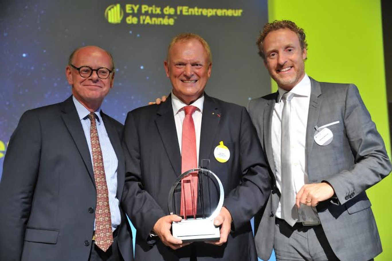 Le lauréat de l'édition 2014, Jean-Marc Vandenbulke, entouré de Christian Olivier (à gauche) et Antoine Moittié.