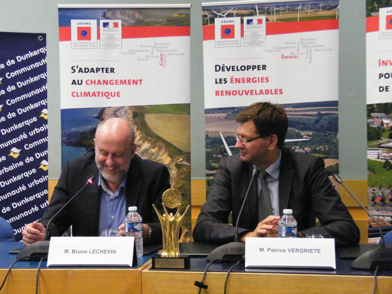 « Patrice Vergriete, président de la CUD et Bruno Lechevin, directeur de projet auprés de l'ADEME ».