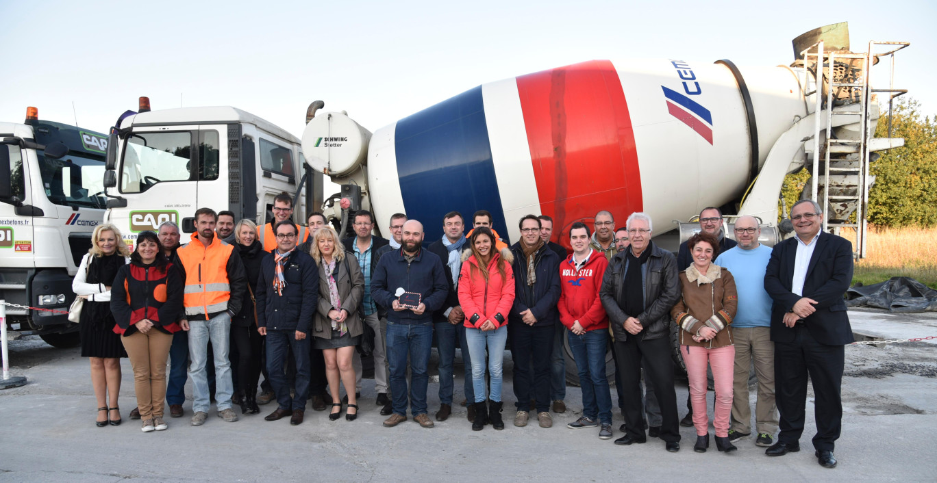 L’équipe locale de Cemex Nord-Pas de Calais vient de recevoir le trophée « sécurité » synonyme d’une année sans accident.