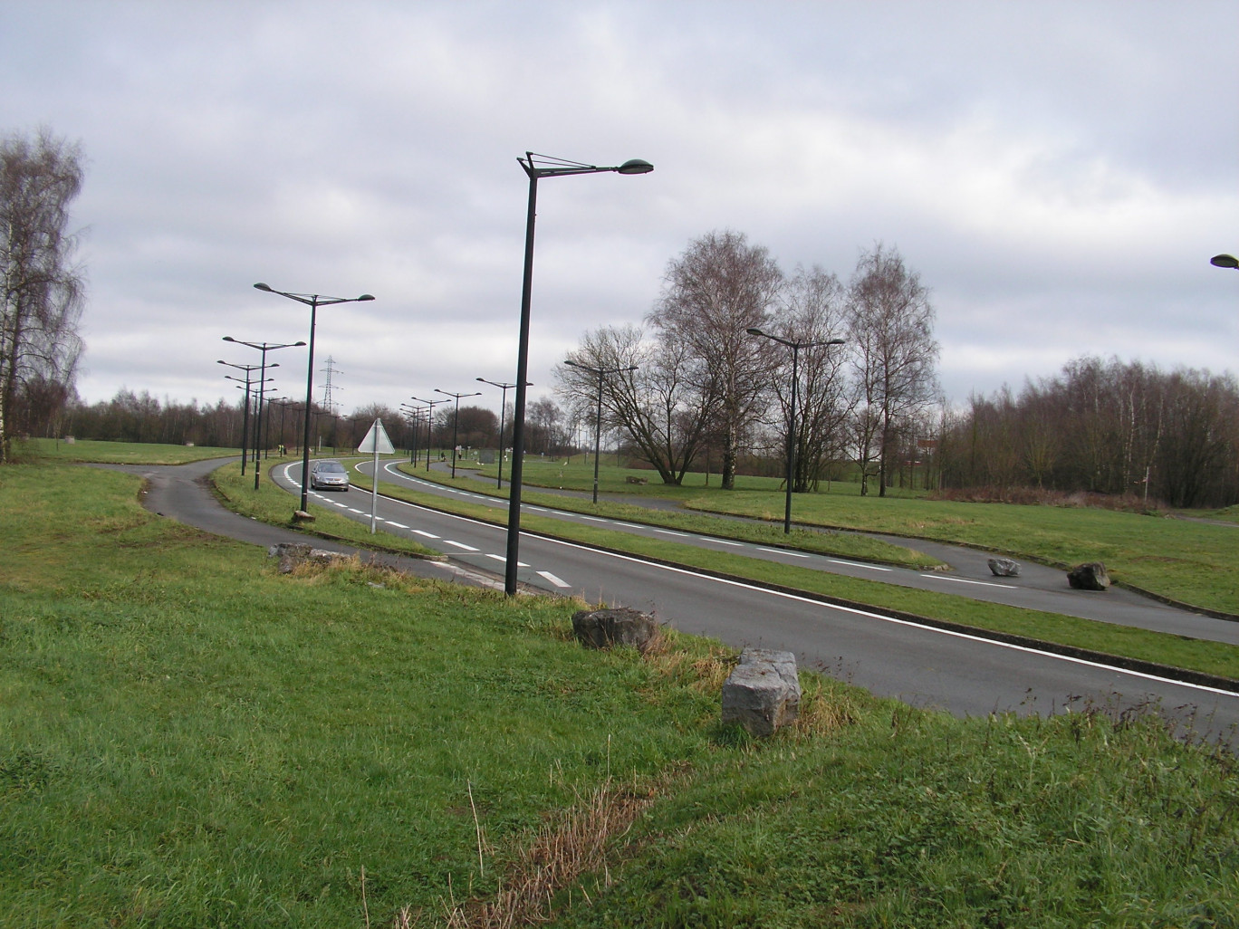 Les 20 hectares pressentis (derrière un Décathlon) pour accueillir le projet de JMP Expansion ont été, dit-on en mairie d’Hautmont, dépollués et viabilisés. Ronds points et voiries nouvelles, bordés de terrains engazonnés, attendent les implantations.