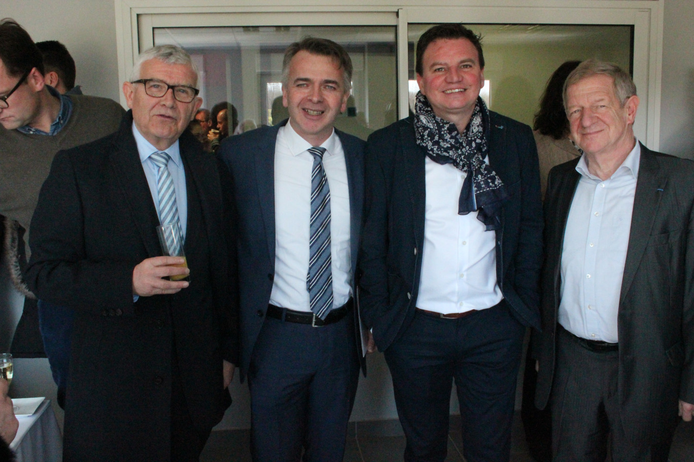 De g. à dr. Gérard Wyckaert, maire de Wisques, Christian Leroy président de la CC du Pays de Lumbres, Gaëtan Darcheville et Daniel Pecqueur président de S.O.F.I.E..