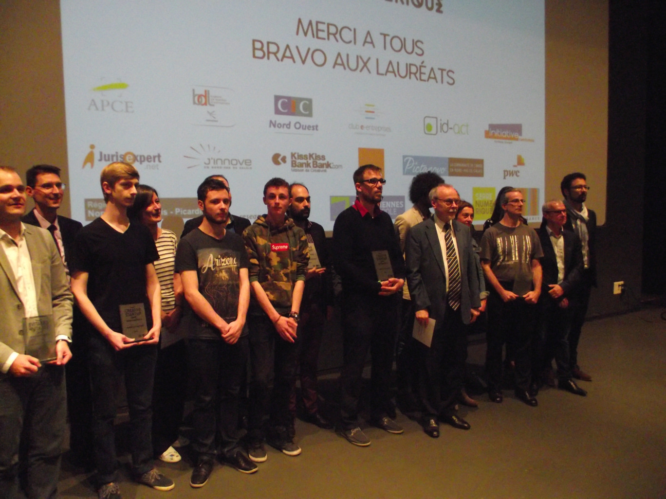 « Les lauréats, les candidats et les organisateurs du concours ».