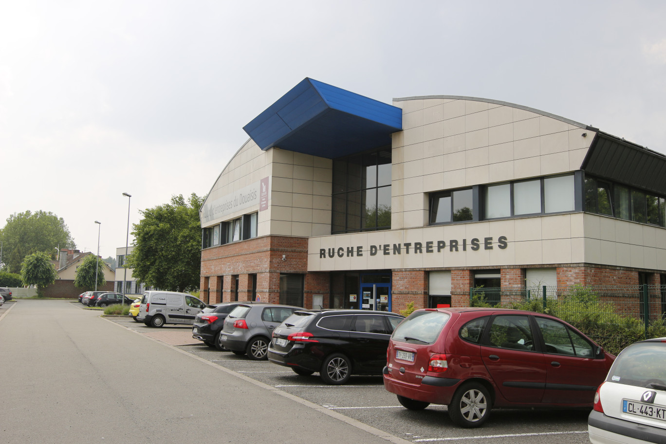 La ruche d’entreprises du douaisis dispose de bureaux et d’ateliers mis à disposition des jeunes entreprises. Elle propose également des services associés (location de salle, secrétariat partagé).