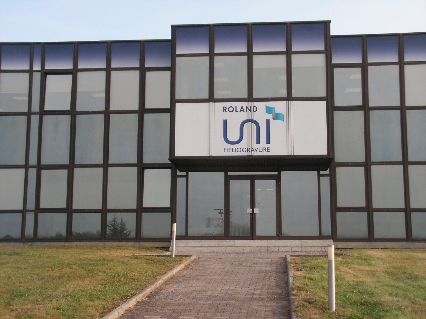 La façade du site de production dans la zone économique de Caudry.