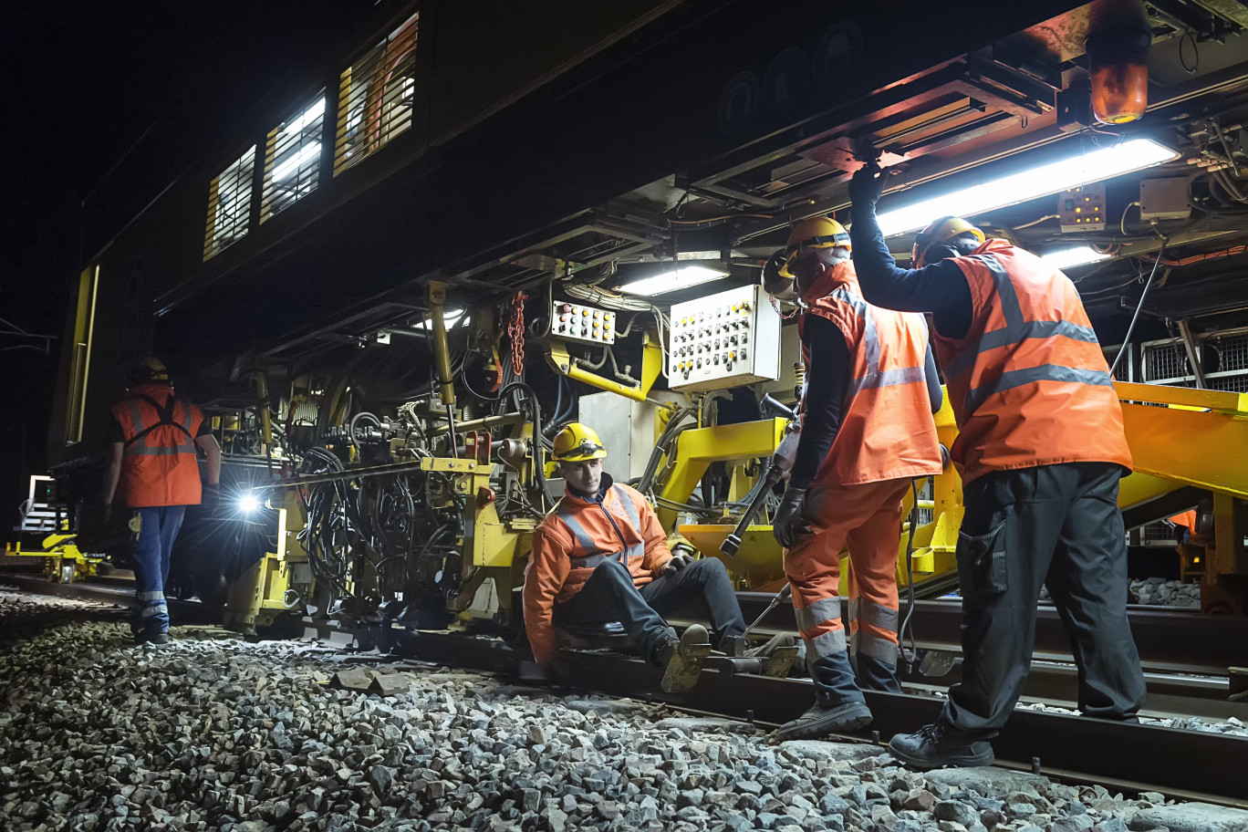 « Le train usine « BOA », spécialement adapté au remplacement de rails »