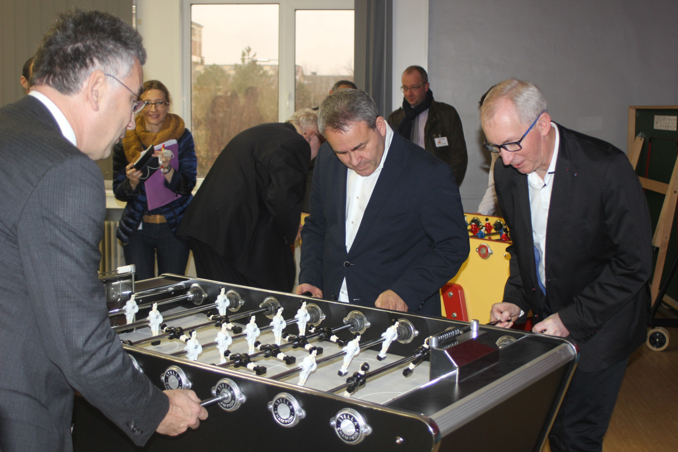Xavier Bertrand, président de Région, dans l'espace forme de l'usine Lesieur.