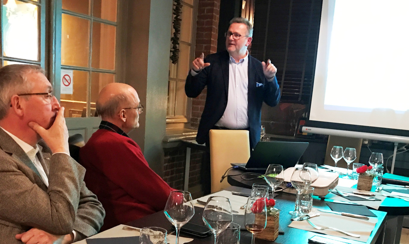 Thierry Lowys, responsable du département « Filières et réseaux » à la CCI Artois, lors de sa conférence donnée au Rotary de Béthune sur le thème « La dynamique réseau ».