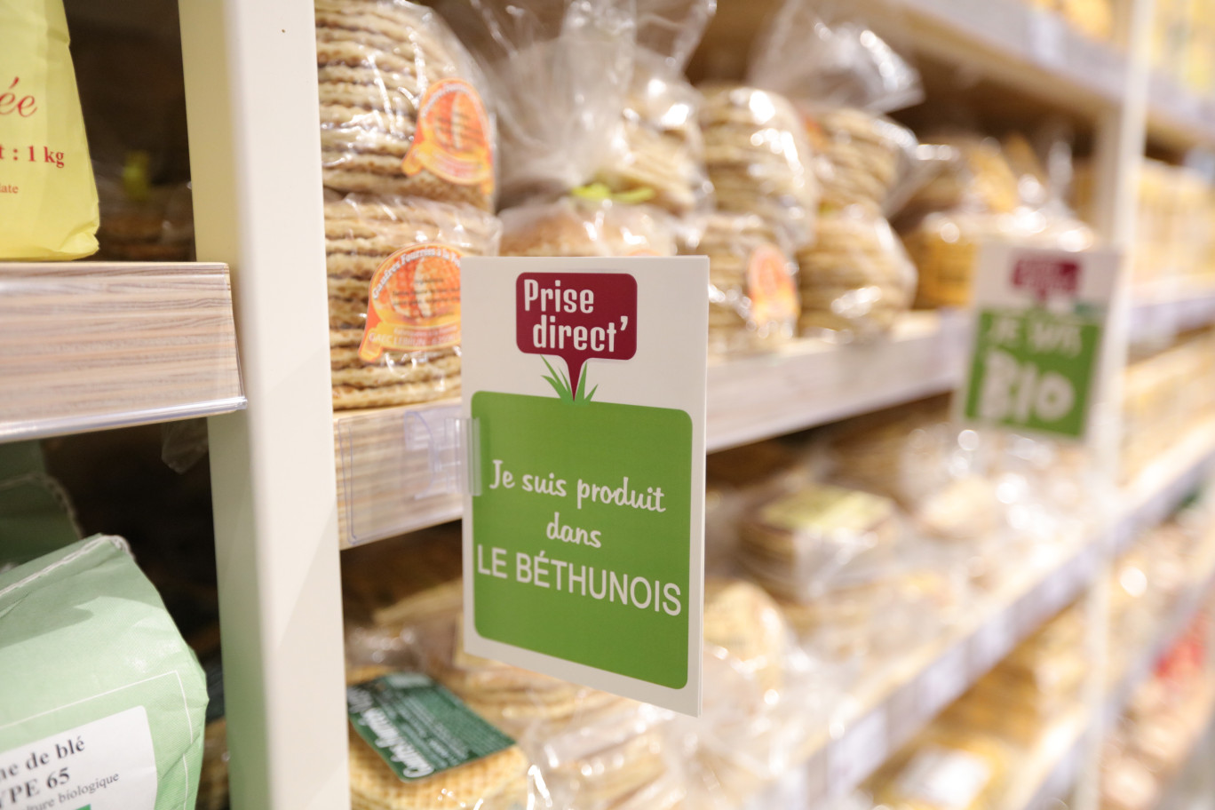 Dans tous le magasin, des repères visuels, pour aiguiller le consommateur et lui rappeler que les produits sont fabriqués juste à côté de chez eux…