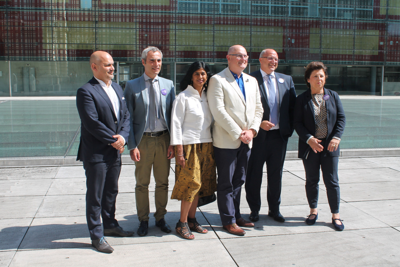 Accompagnés des acteurs politiques du territoire, les membres du jury (au centre) ont fait escale à Lille avant de s'envoler pour Sydney.