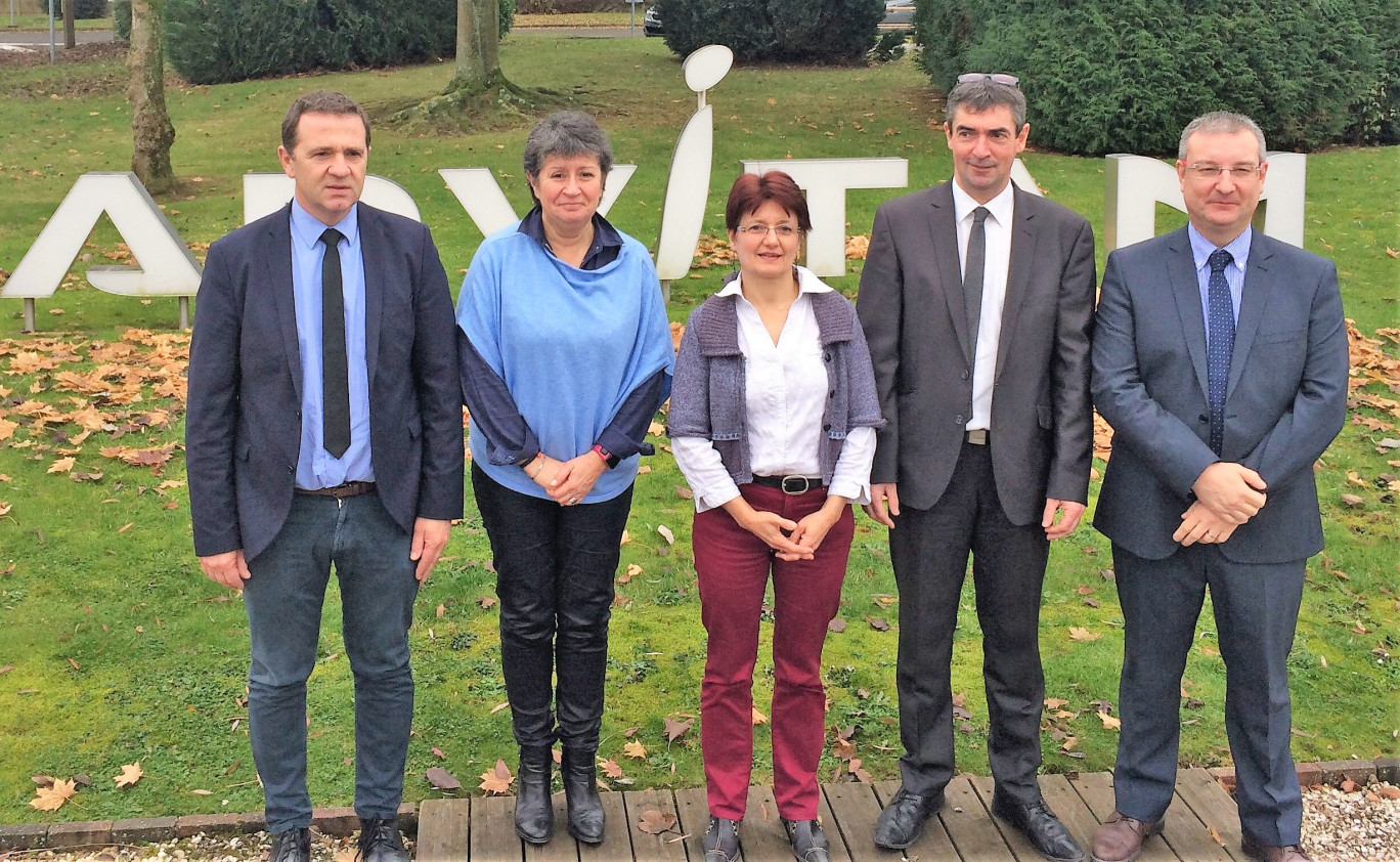 Les dirigeants d’Unéal/Avitam (de gauche à droite) : Laurent Bué, vice-président de la coopérative Unéal, Françoise-Emmanuelle Boussinesq, directrice opérationnelle d’Unéal, Anne Vandenbossche, vice-présidente d’Unéal, Bertrand Hernu, président d’Unéal et du groupe Advitam, et Cédric Cogniez, directeur général d’Unéal et du groupe Advitam.