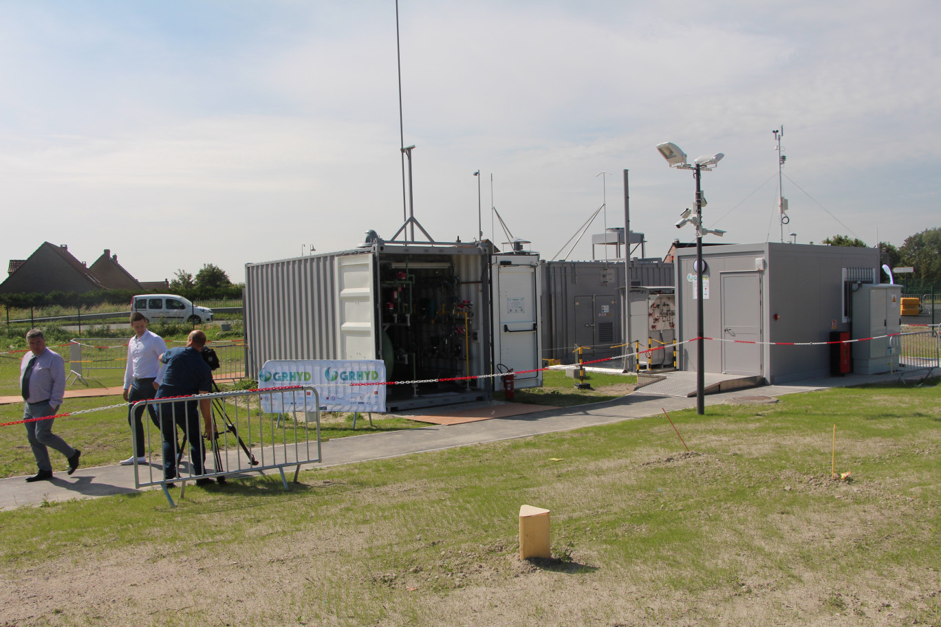 Le démonstrateur Power-to-Gas a été installé dans des conteneurs à quelques centaines de mètres des logements et du centre de soins.