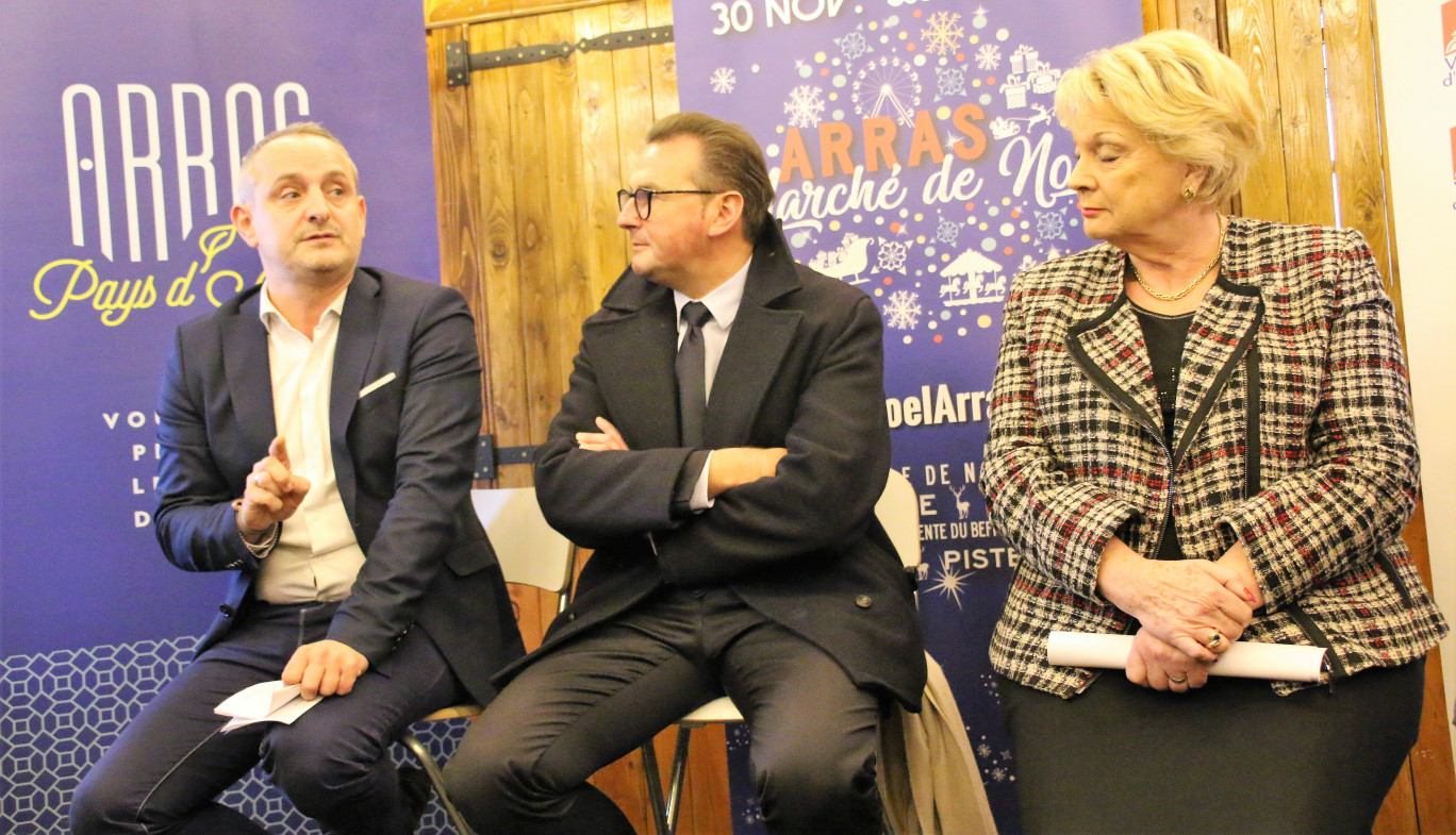 Lors de la présentation (de g. à d.) : Christian Berger, directeur général d’Arras Pays d’Artois tourisme, Fréderic Leturque, maire d’Arras et président d’Arras Pays d’Artois tourisme, et Nadine Giraudon, adjointe en charge du commerce, du tourisme et de l’artisanat.