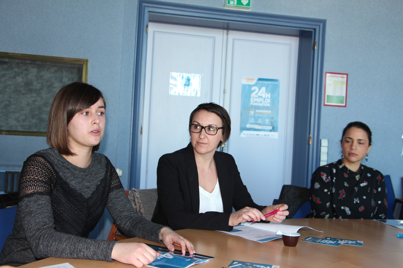 Caroline Deveycx (Flandres béton), Charlin Decroos (groupe De Brabandere) et Kadouj Saadoui (Maestris) ont expliqué les raisons de leur présence au salon «24 h pour l'emploi et la formation».