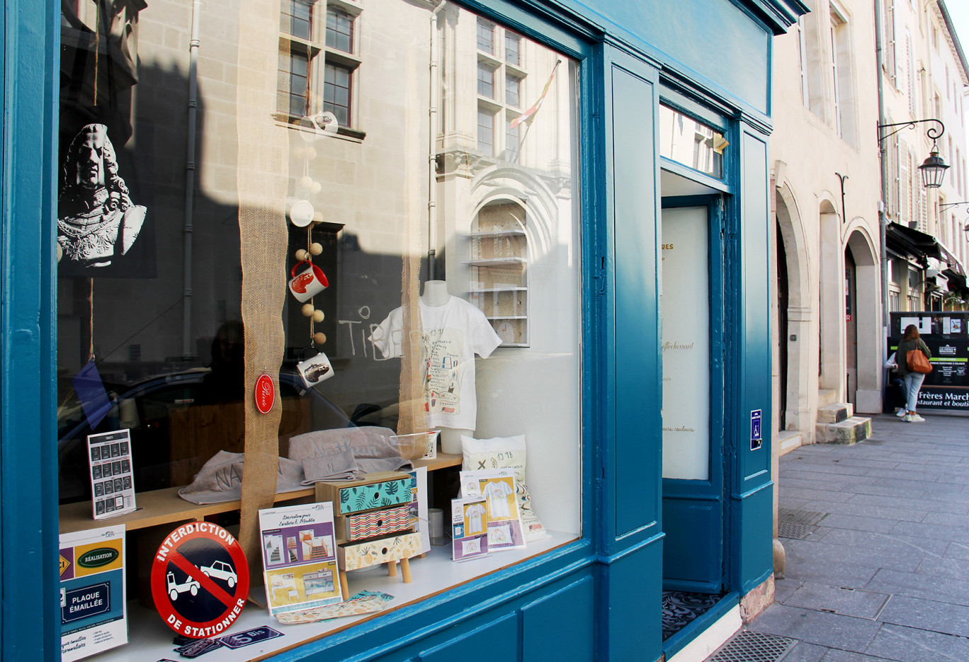 C’est au cœur de la vieille ville de Nancy, au 89 Grand Rue, que la Lettreshop a ouvert sa boutique juste en face du musée lorrain.
