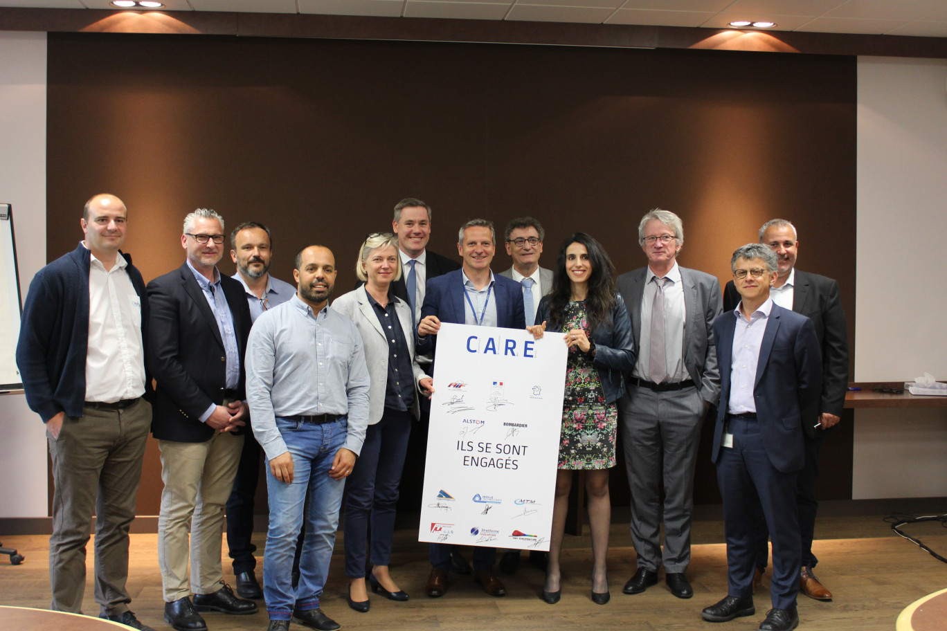 Les entreprises participantes et le comité de pilotage du projet Care ont signé une charte d'engagement sur le site d'Alstom Petit-Forêt.