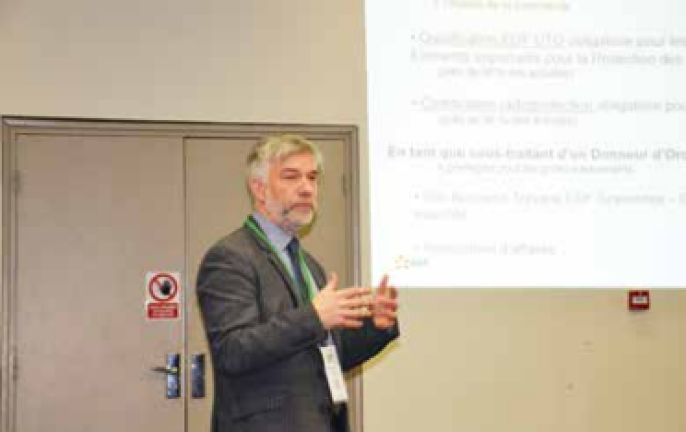 Philippe
Stahl,
chargé
de mission
Nuclei
chez EDF,
présentait
les
opportunités
en matière
de business
dans la
filière
nucléaire.