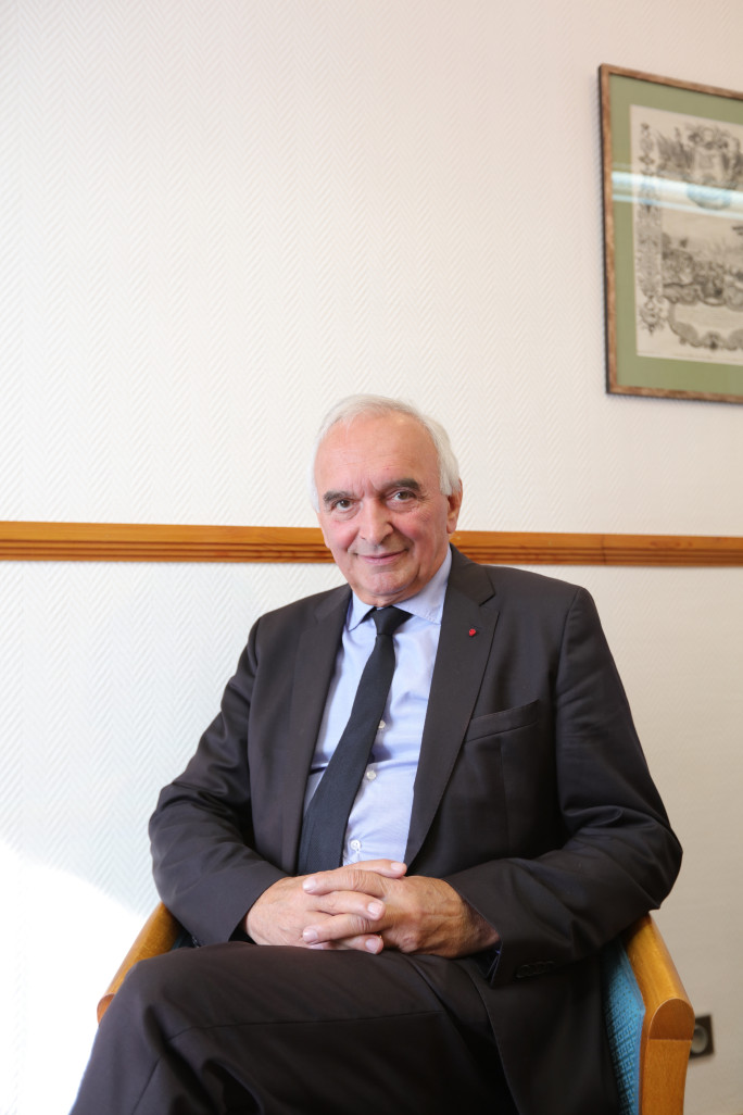 André Flajolet aujourd’hui âgé de 72 ans est maire de sa commune de Saint-Venant depuis le 20 mars 1989.