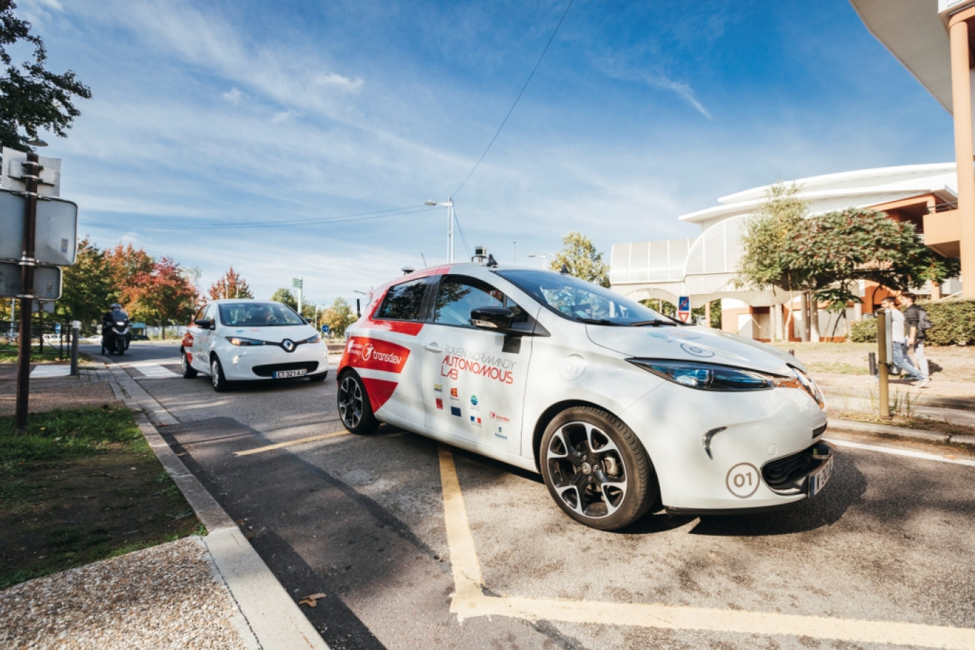 Crédit Photo: Alain Aubry, Métropole Rouen Normandie.
« Le développement de transports autonome est l'un des projets emblématiques de Rouen Mobilités Intelligentes. Avec un enjeu : passer de la petite Zoé au Bus... »
