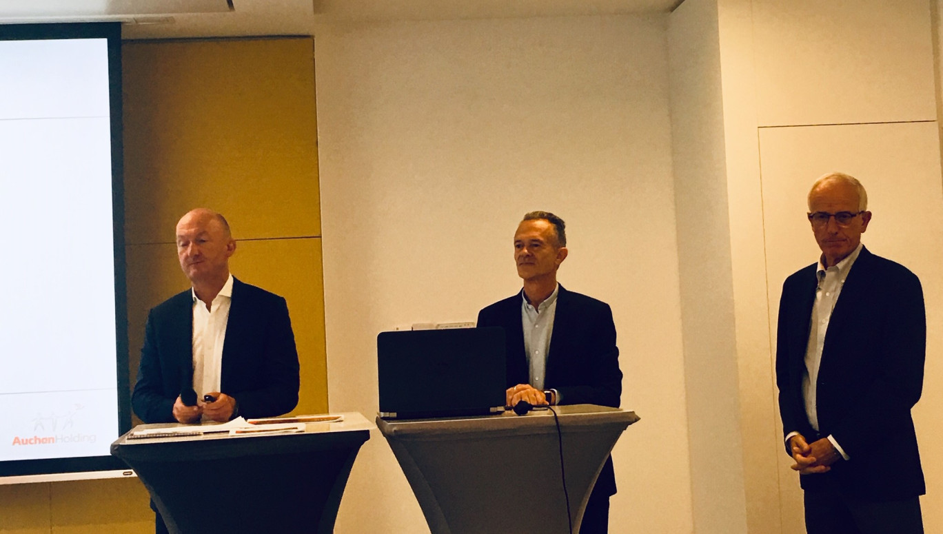 De gauche à droite : Edgar Bonte, président du directoire de Auchan holding et président d’Auchan Retail, Xavier de Mézerac, secrétaire général d’Auchan Holding et Benoit Lheureux, directeur général de Ceetrus.