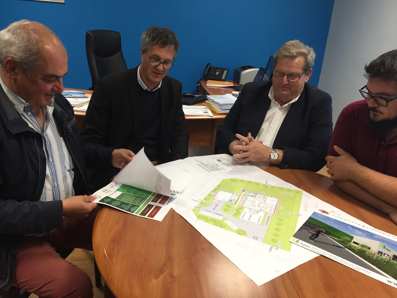 « Autour du président André Bonnier, au centre, l’équipe projet de la légumerie de Saint-Omer ».