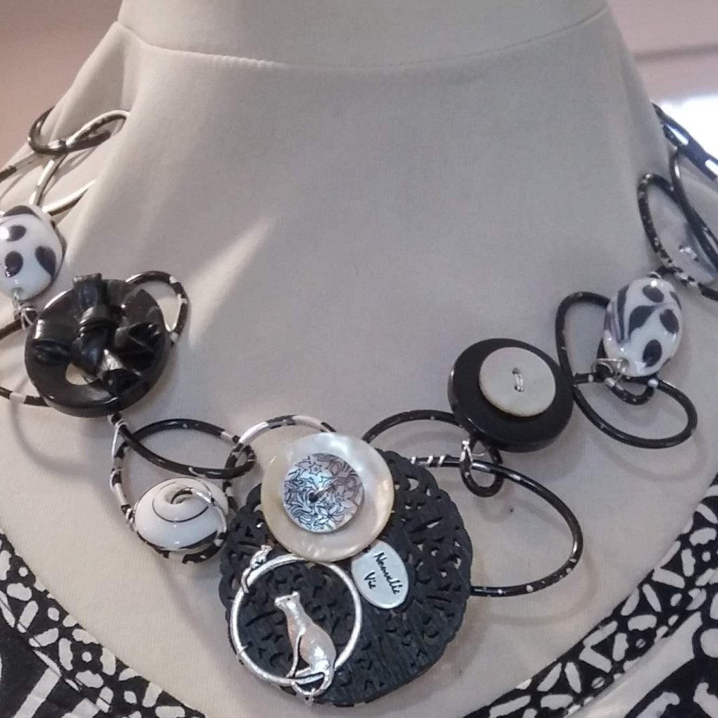 Christelle Lefevre réalise des bijoux fantaisie irrésistibles et uniques.