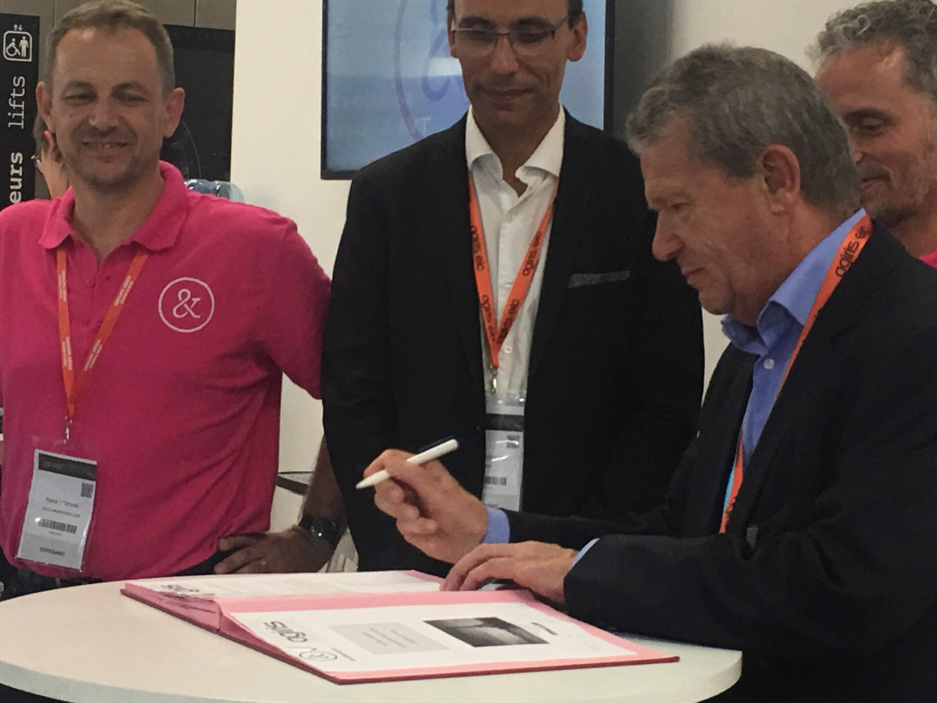« Jean- Marie Savalle président d’Isagri et d’Agiris signe un accord de partenariat avec Ecollaboratrice »