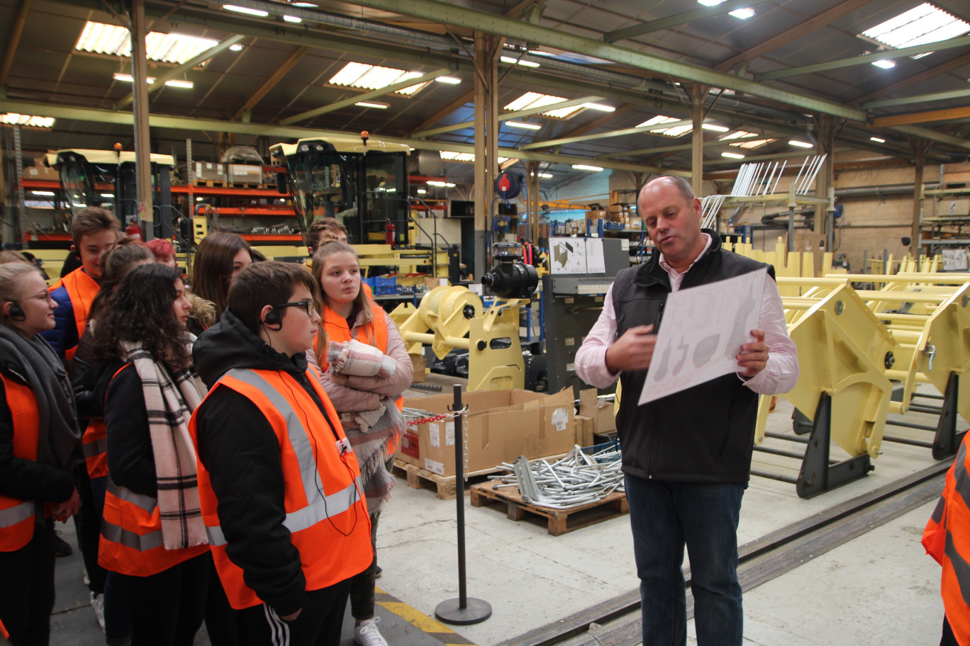 Crédit photo : Benoît Delabre.
Guillaume Dehondt, gérant, a détaillé les différents métiers nécessaires au fonctionnement de son entreprise, spécialisée dans les machines de récolte et de transformation du lin.