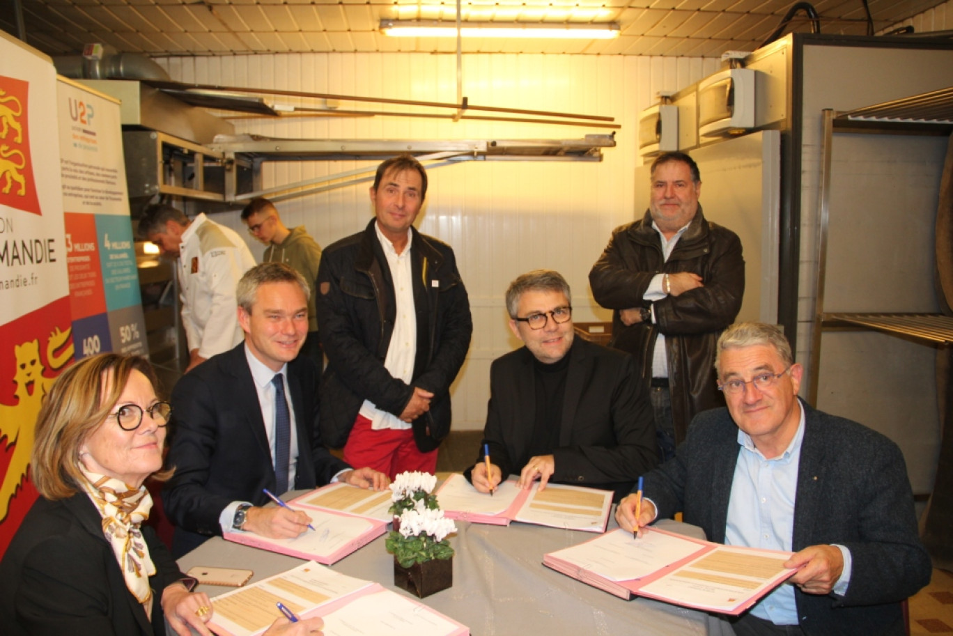 Crédit : Laetitia Brémont pour Aletheia Press,
(de gauche à droite) : Roseline Lemarchand, présidente de la Confédération générale de l’alimentation en détail de Normandie, David Margueritte, vice-président de la Région Normandie en charge de la formation et du développement des compétences, Christophe Doré, président de l’U2P Normandie, Serge Turpin, président de la Confédération nationale de l'artisanat des métiers et des services de Normandie.