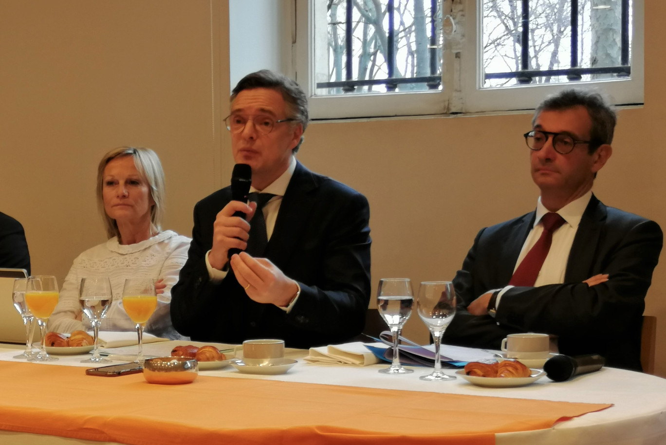 Au centre, Jean-Pierre Prohaszka, président du 116e congrès des notaires, notaire à Villeurbanne, entouré de Michelle Zefel, sa vice-présidente, notaire à Bordeaux, et Gilles Bonnet, rapporteur, notaire à Paris.
