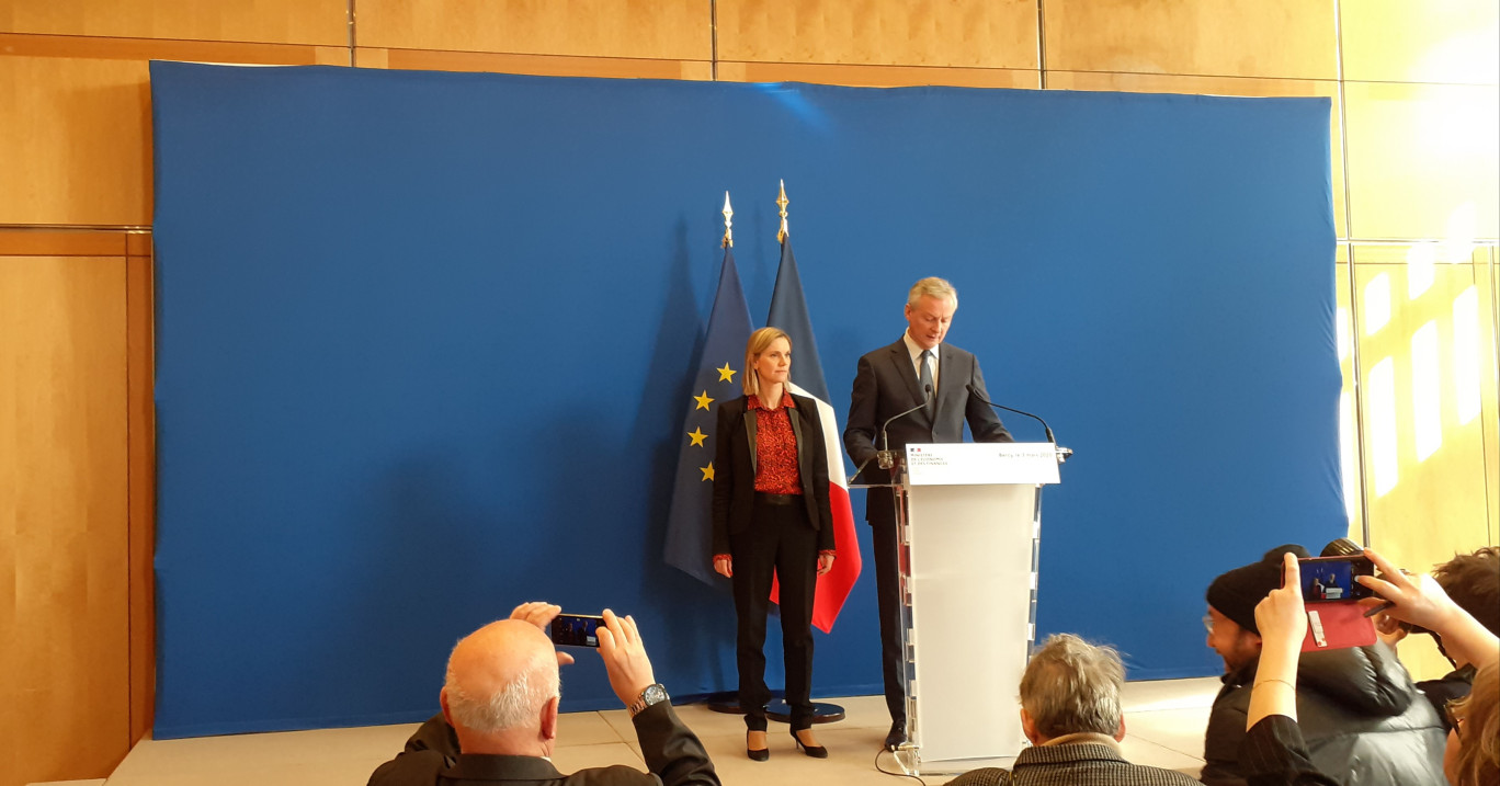 ©Anne DAUBREE
Le ministre de l’Économie, Bruno Le Maire, lors de son intervention, le 4 mars, et la secrétaire d'État Agnès Pannier-Runacher.