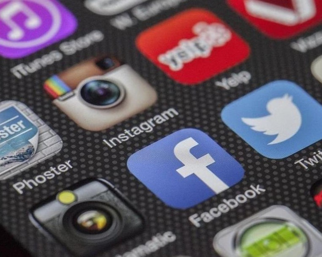 L’événement a été finalement reporté au 06 Mars 2020 et a été organisé sur Facebook et Instagram.